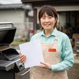 グリル製品の仕様書を持って屋外で説明する製品相談担当者